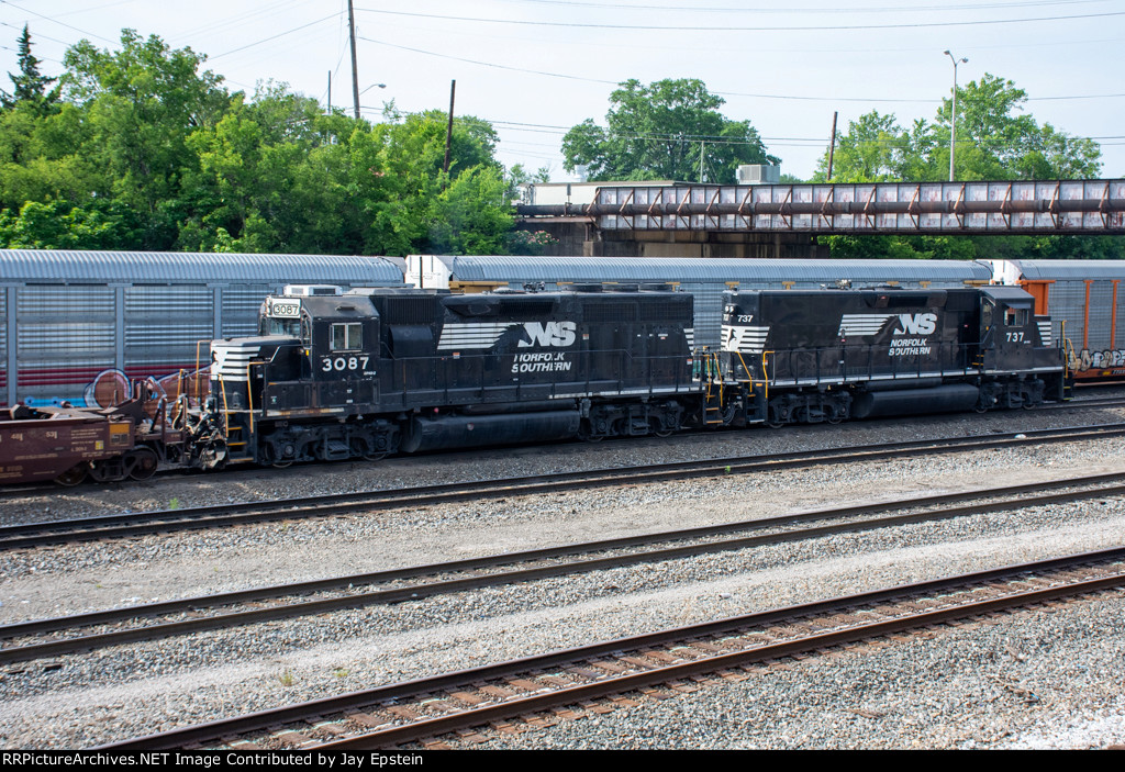 NS 3087 and 737 work the north end of DeButts Yard 